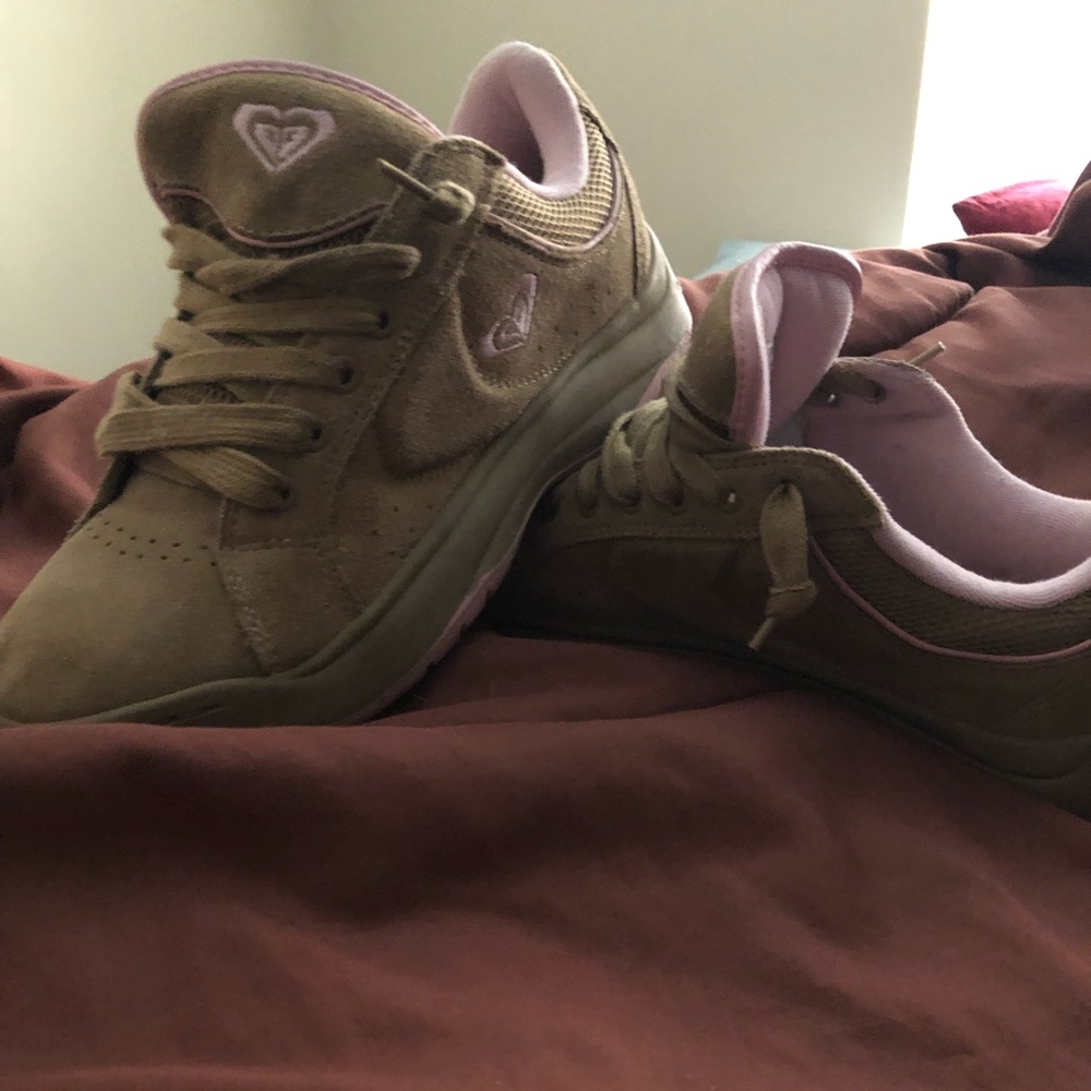 Re-poshing Roxy sneakers